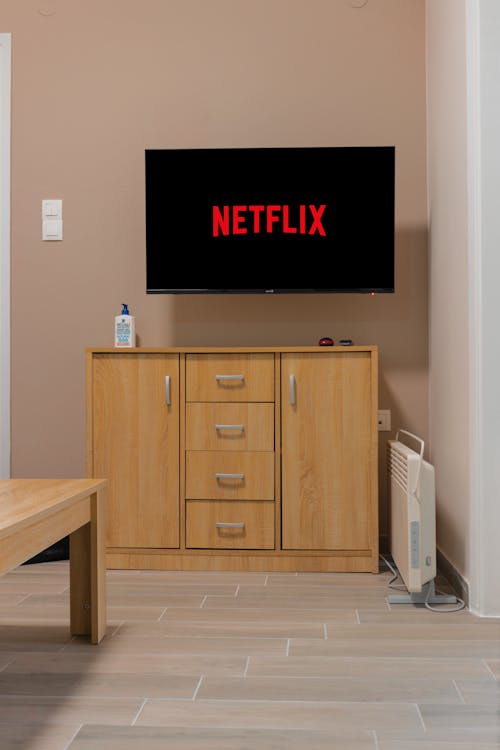 IPTV MAG Box Setup UK 2026 — living room TV setup guide